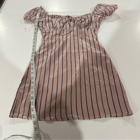 Urban Outfitters Lioness On The Line Off-The-Shoulder Mini Dress‎ Size XS - Picture 11 of 11